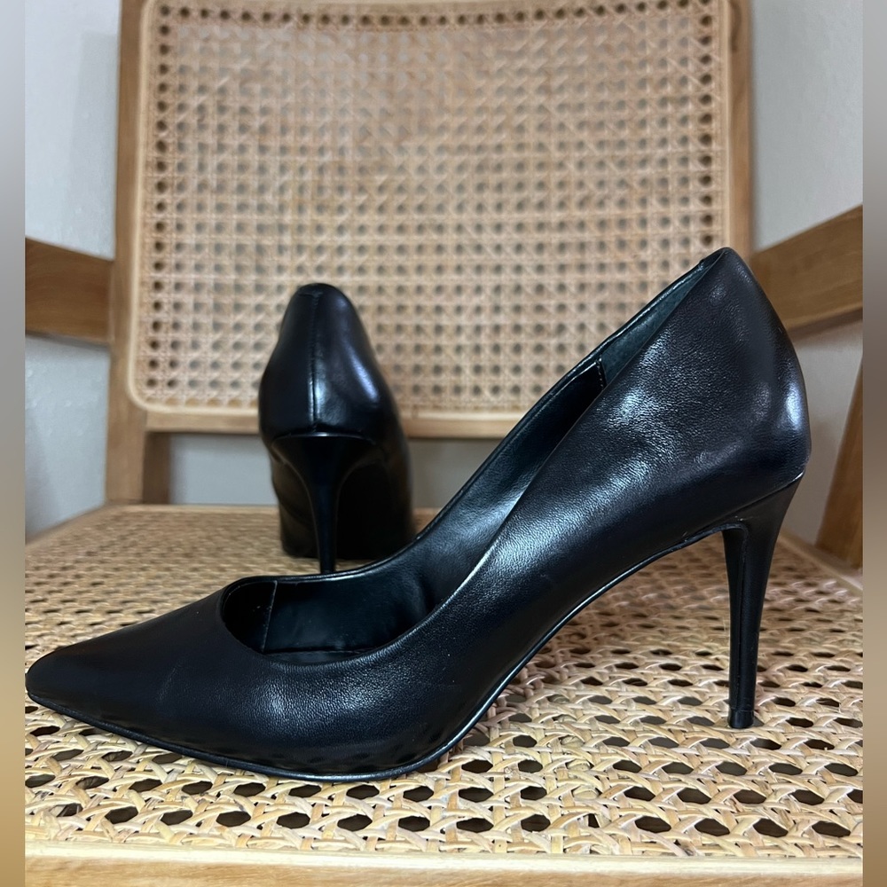 Steve Madden Evelyn Black Leather Heel - Picture 1 of 7
